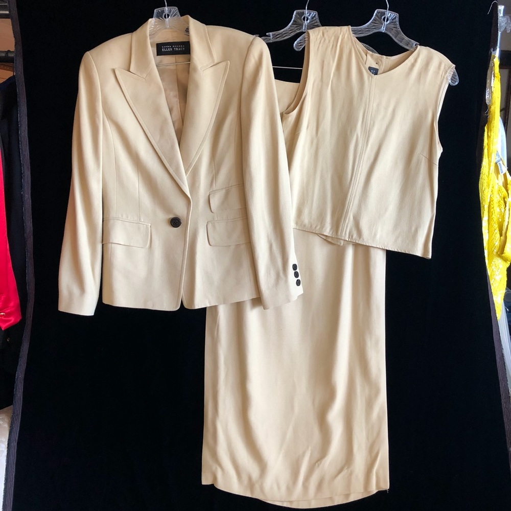 CLASSIC Ellen Tracy Skirt, top, blazer set